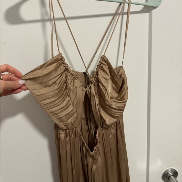 Dress Gold - Picture 3 of 3